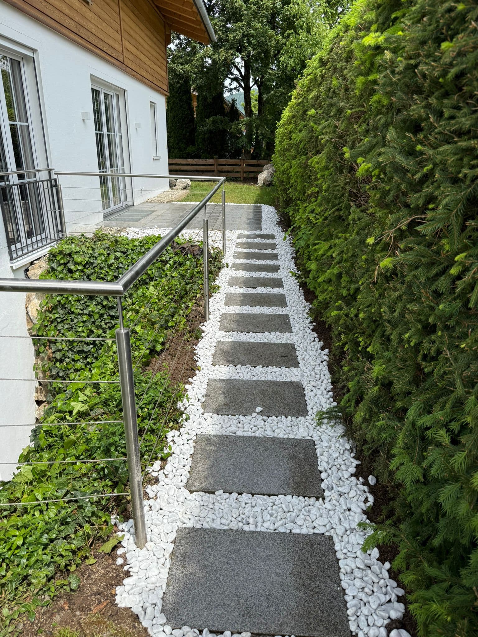Garden pavement before and after project Nachher