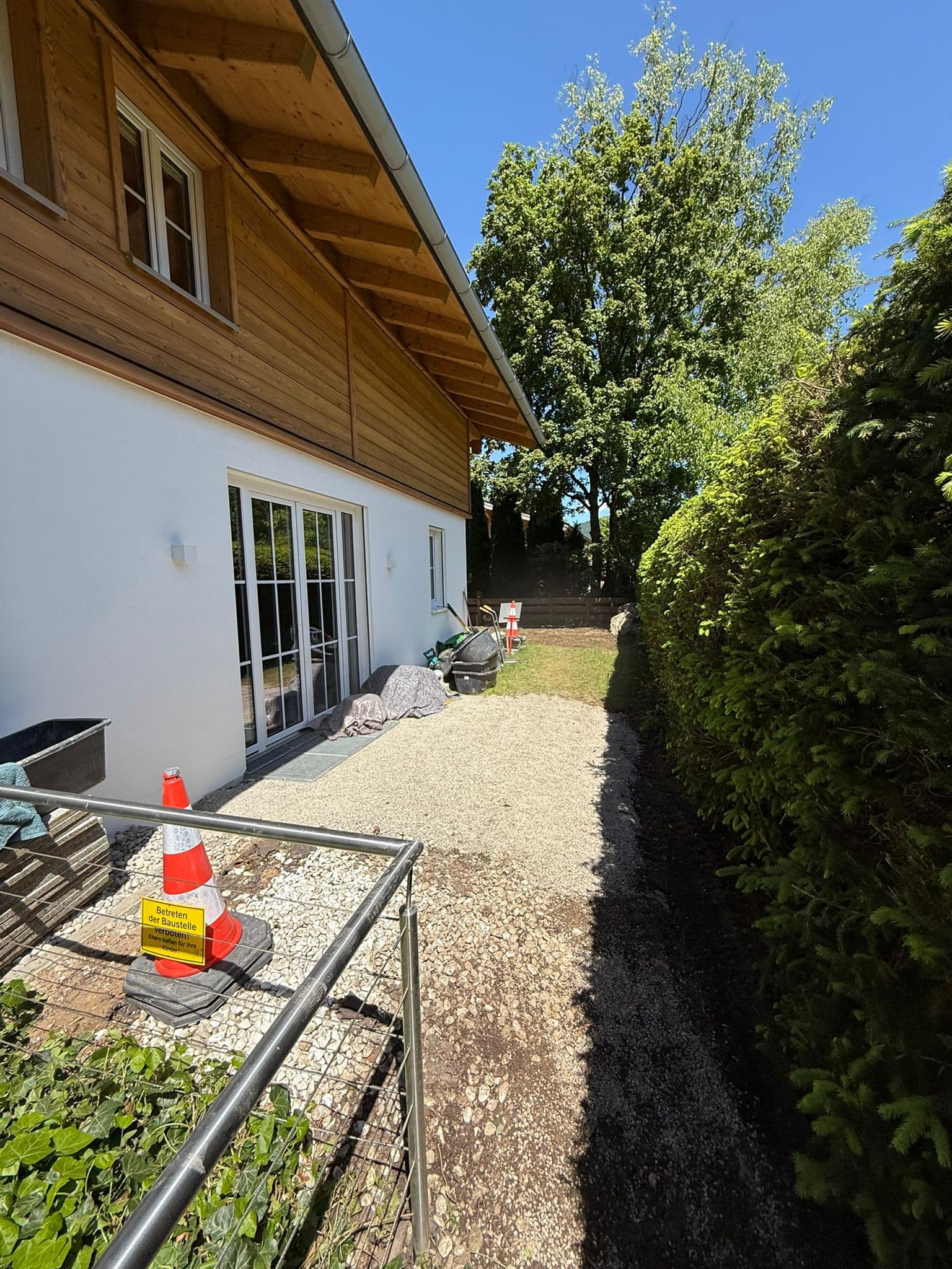 Garden pavement before and after project Vorher